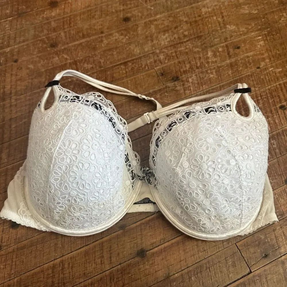 Victoria’s Secret Sexy little Thing Lacy 38DD cream bra